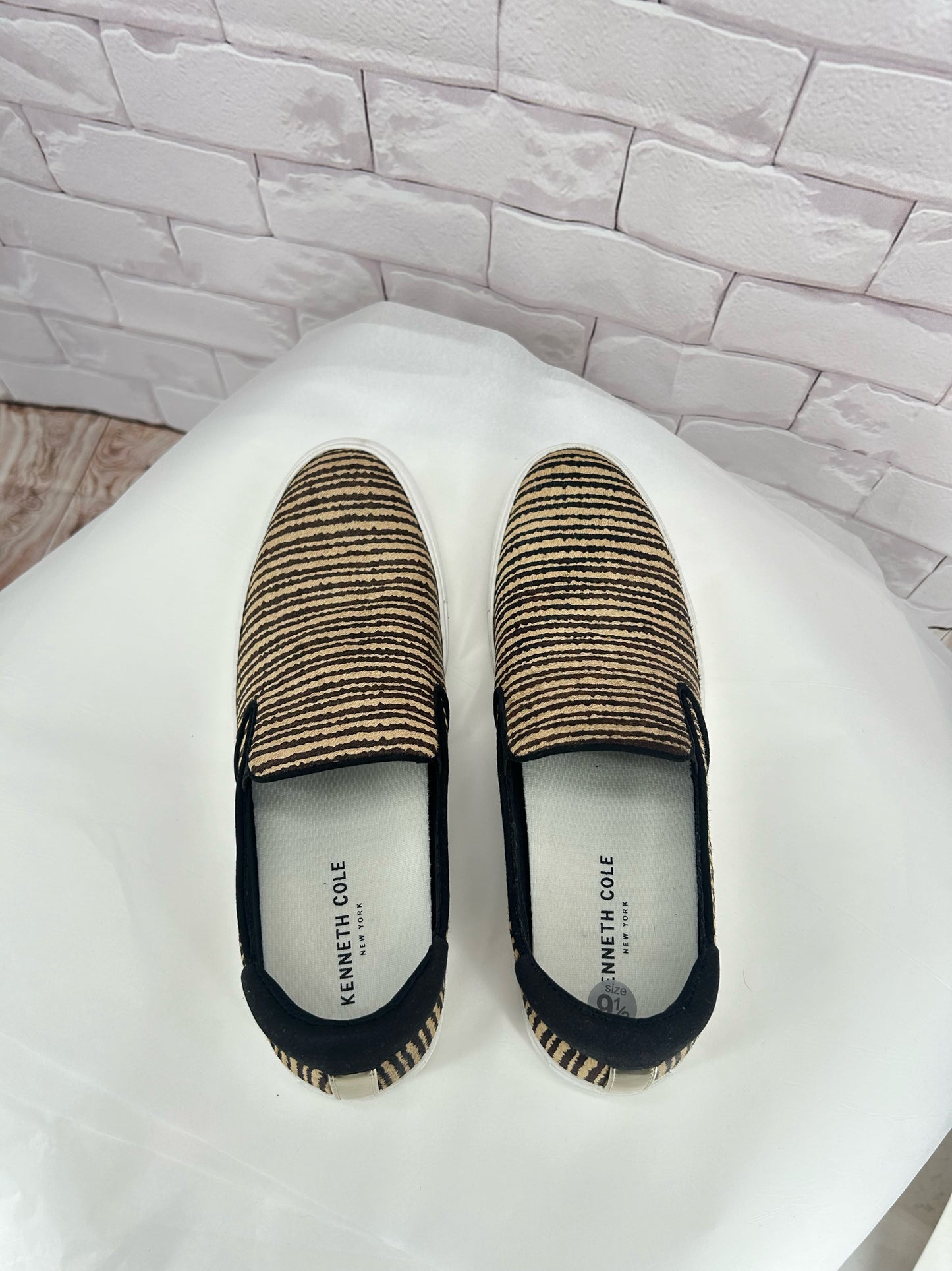 BROWN/TAN W Shoe Size 9.5 KENNETH COLE Flats