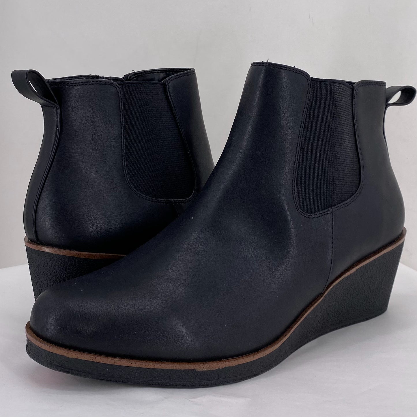 Black W Shoe Size 9 AEROSOLES shooties/booties