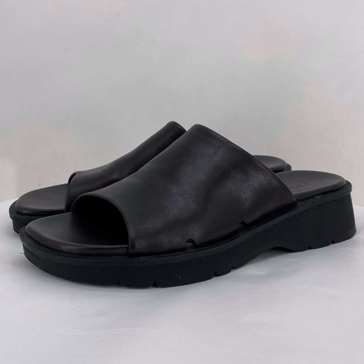 CHOCOLATE W Shoe Size 7 CROFT & BARROW Sandals