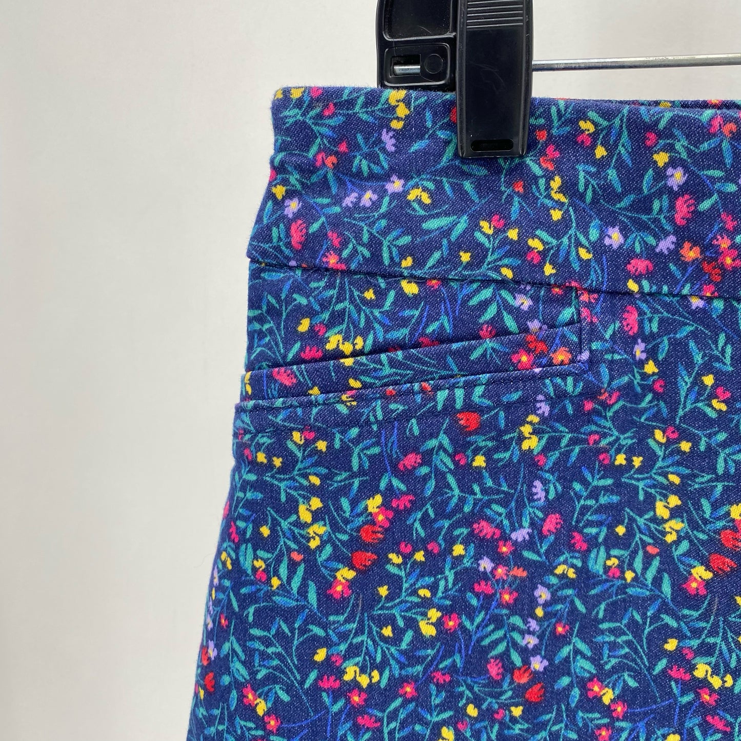 Size 12 CROFT & BARROW FLOWERS Skirt