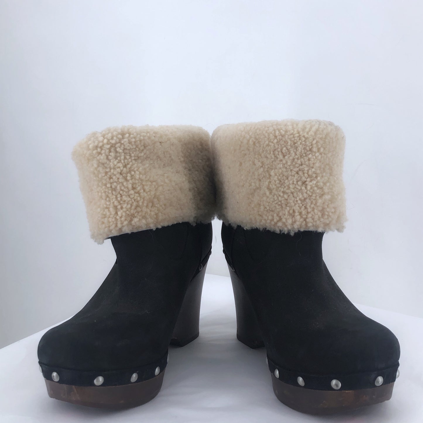 Black W Shoe Size 9 UGG Boots