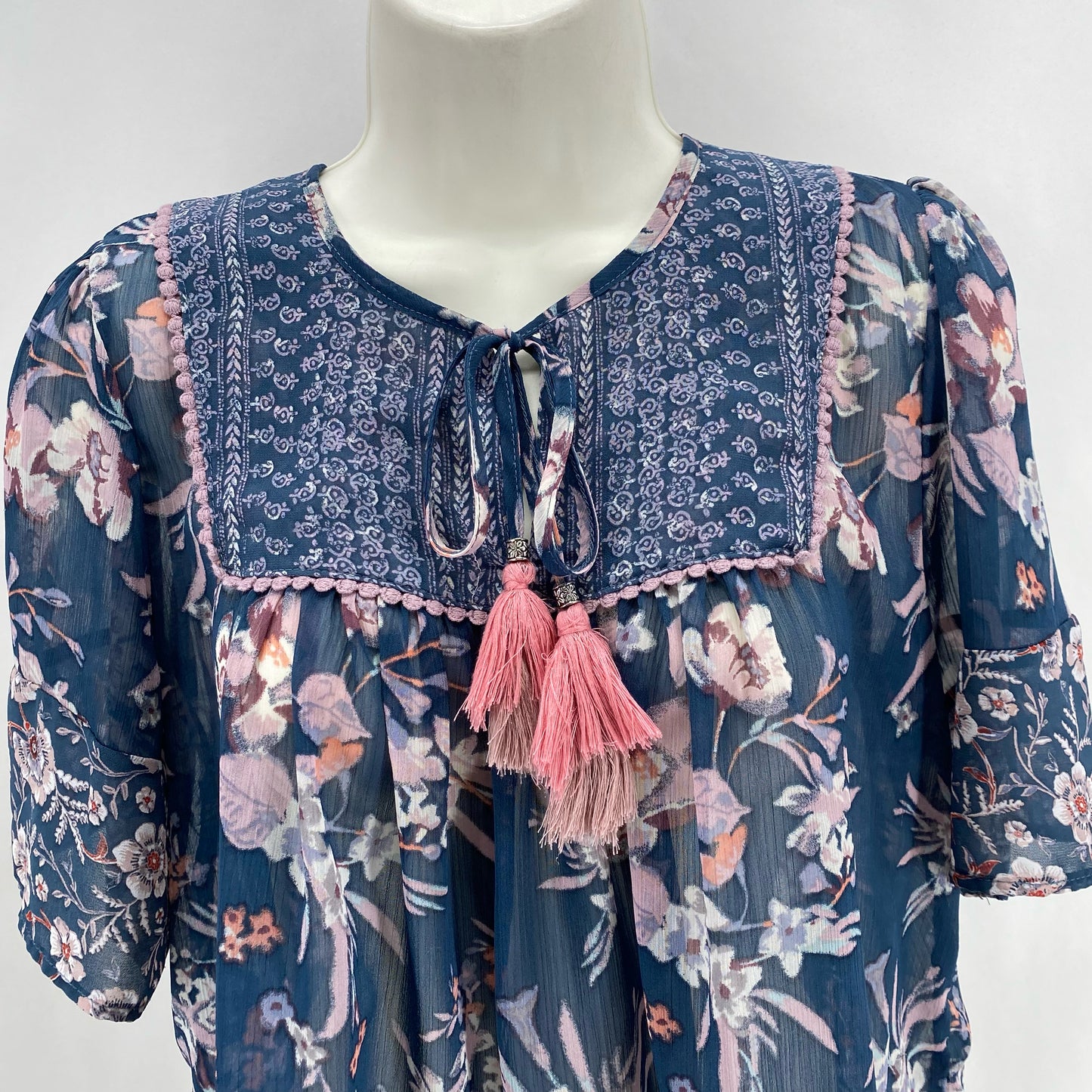 Size M KNOX ROSE Floral Shirt