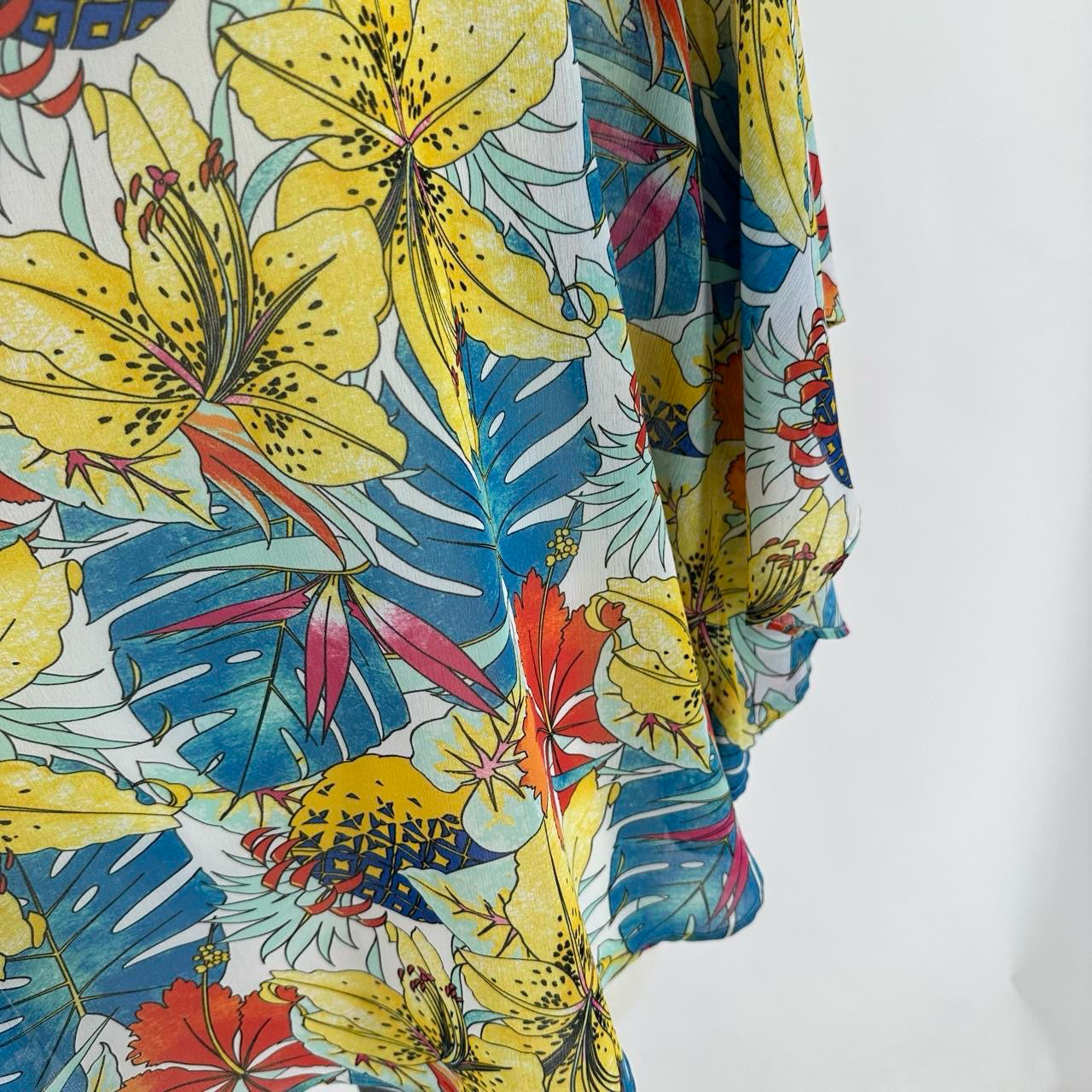 Size L/XL CHICO'S FLOWERS PONCHO