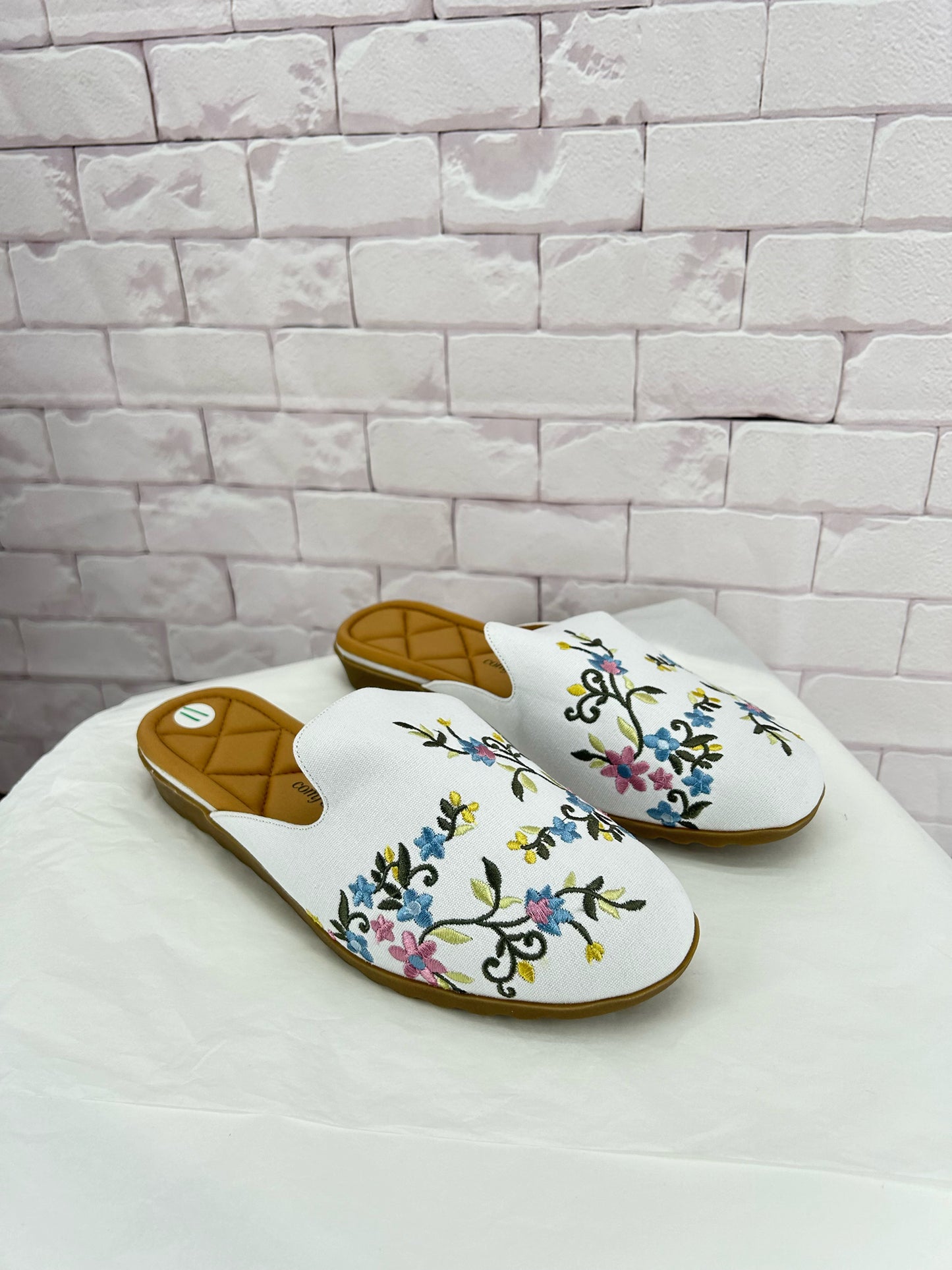 White W Shoe Size 11 COMFORTVIEW Mules