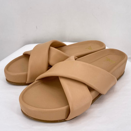 Beige W Shoe Size 7 Sandals