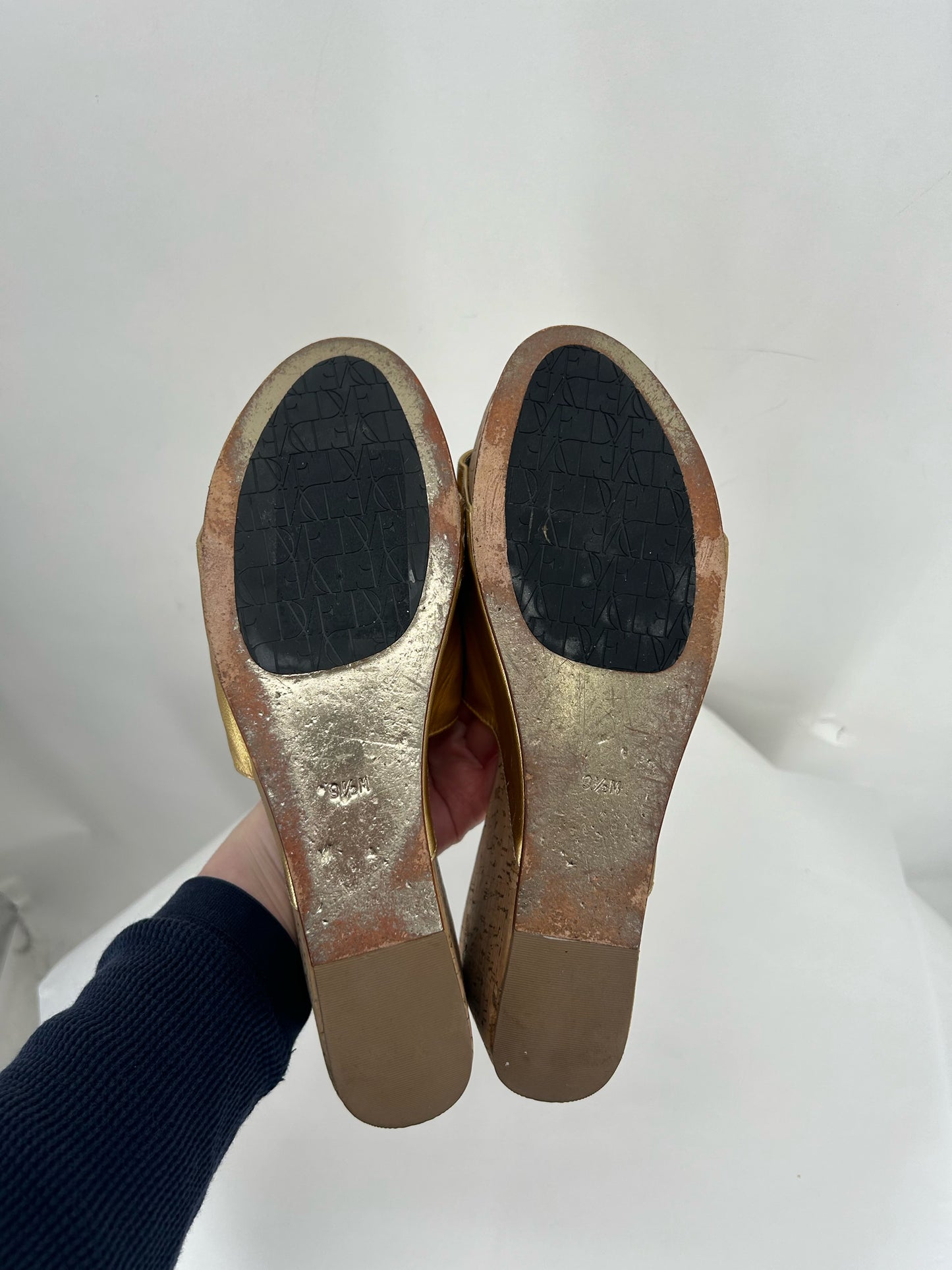 GOLD W Shoe Size 9.5 DIANE VON FURSTENBER Wedge
