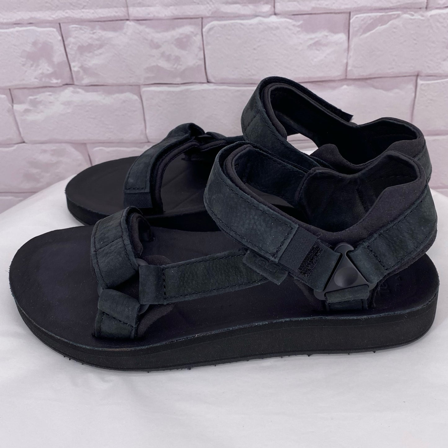 Black W Shoe Size 8 TEVA Sandals