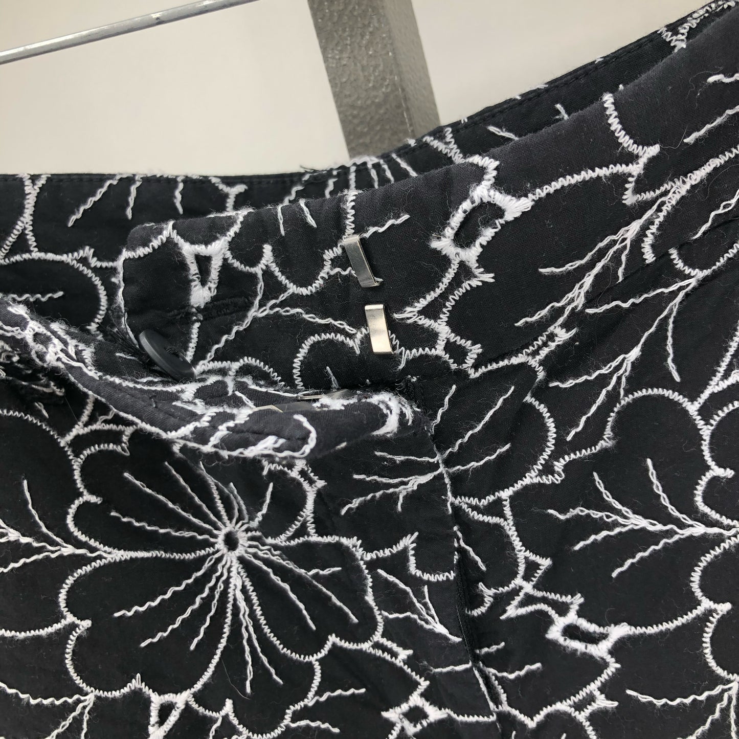 Size 6 LOFT FLOWERS Shorts