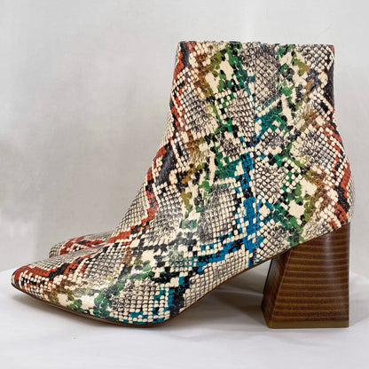 off white W Shoe Size 8 STEVE MADDEN Boots