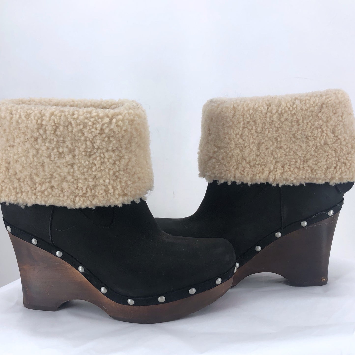 Black W Shoe Size 9 UGG Boots