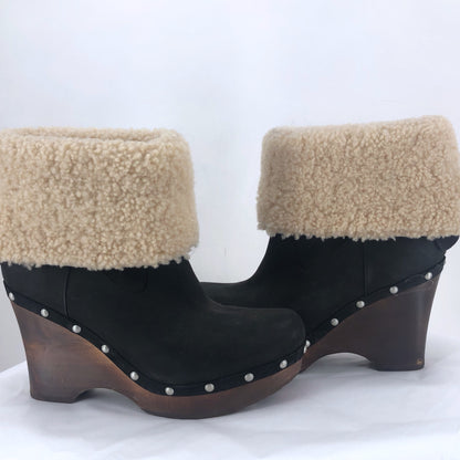 Black W Shoe Size 9 UGG Boots