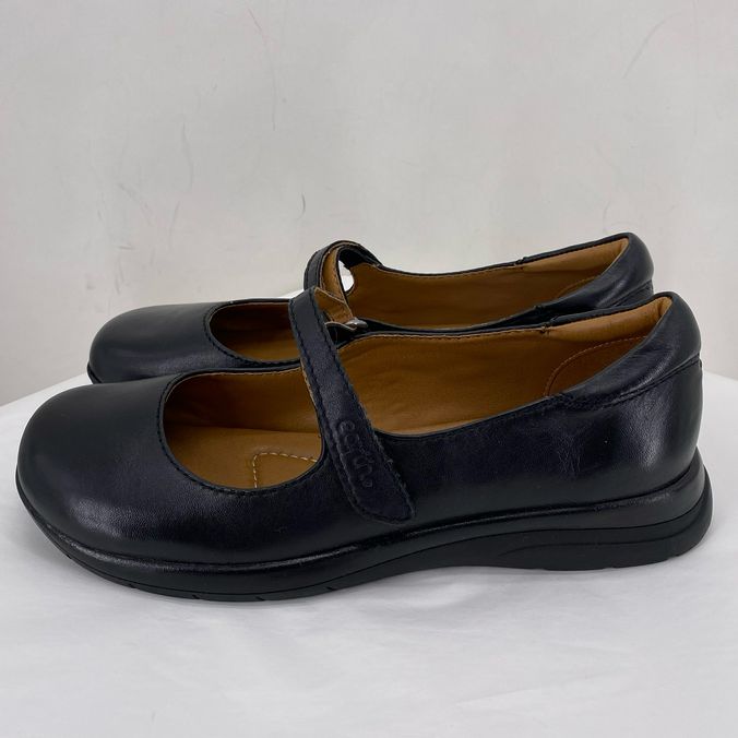 Black W Shoe Size 8.5 EARTH Flats