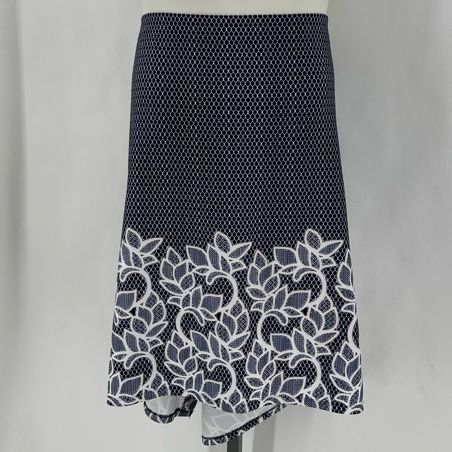 Size 26/28 AVENUE FLOWERS Skirt
