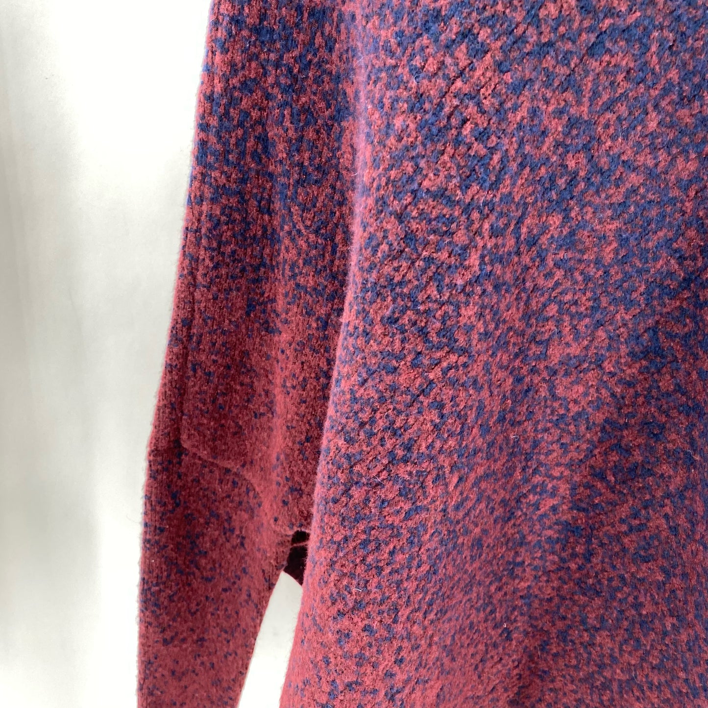 Size M/L WHITE HOUSE BLACK BLOTCHY Sweater