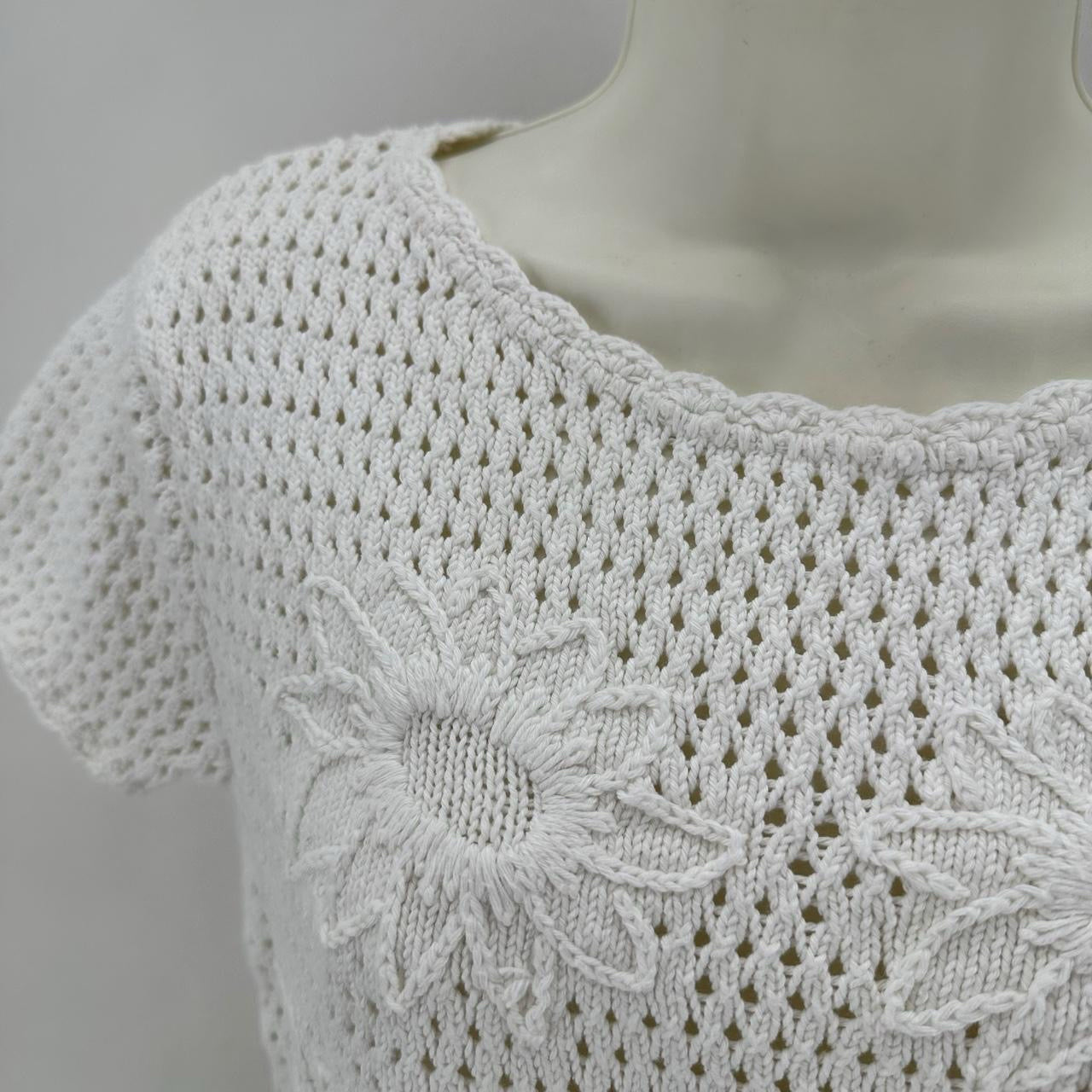 Size M LIZ CLAIBORNE FLOWERS Sweater