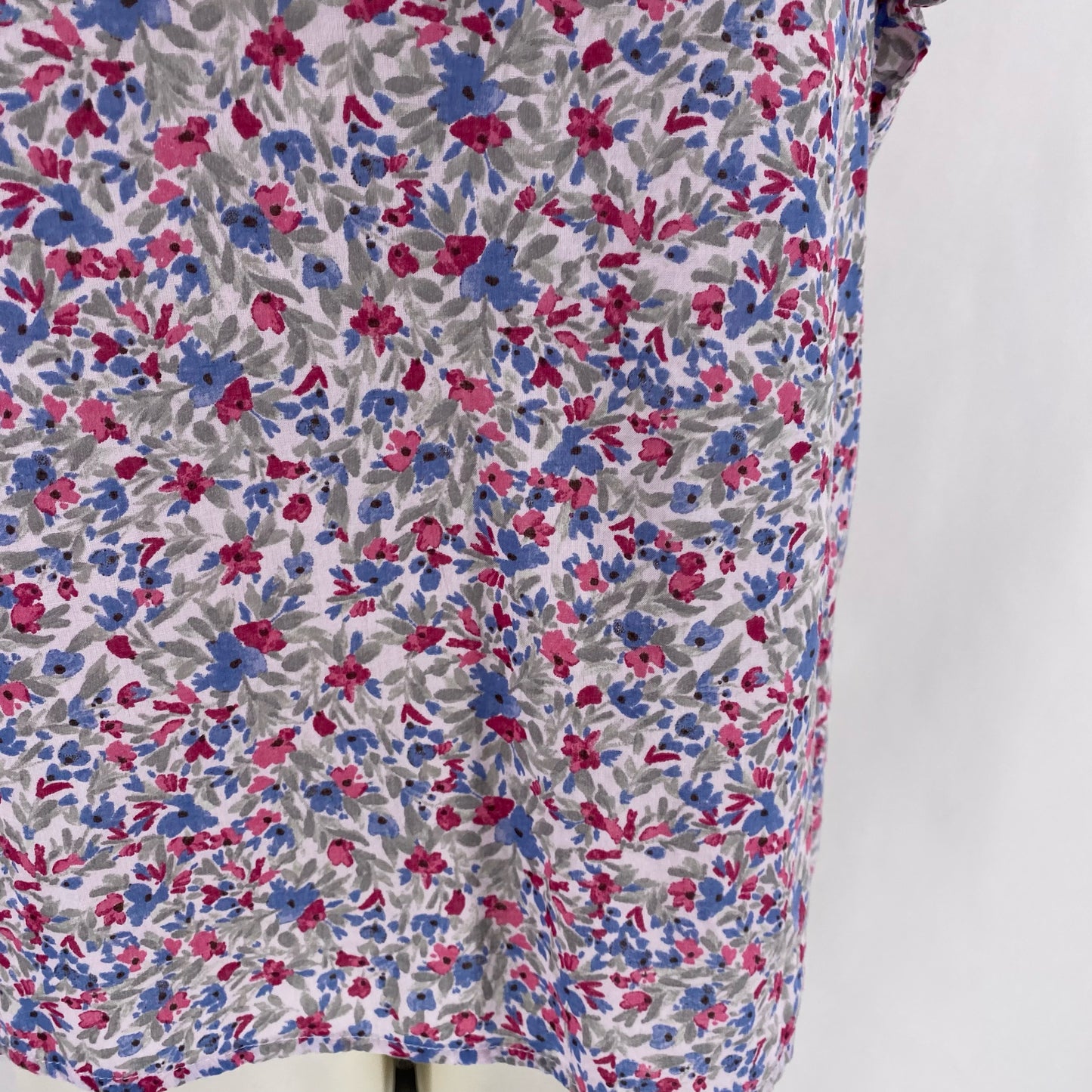 Size M BB DAKOTA Floral Shirt
