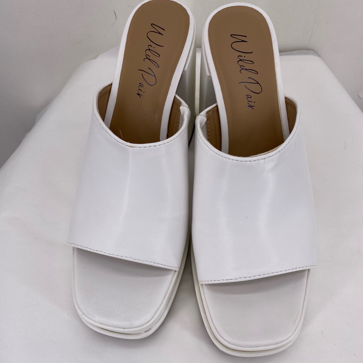 White W Shoe Size 10 WILD PAIR Sandals