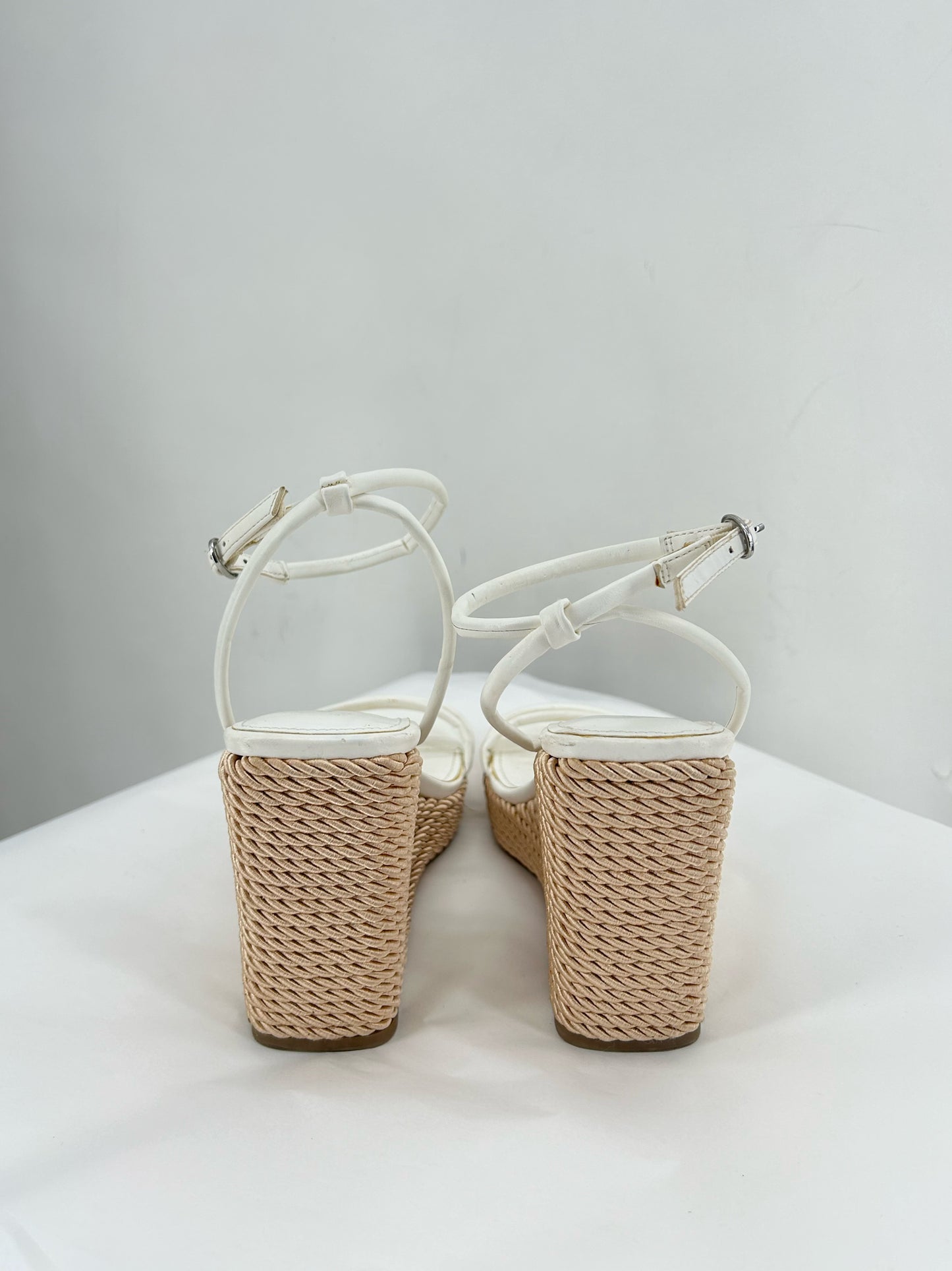 White W Shoe Size 8 MARC FISHER Wedge