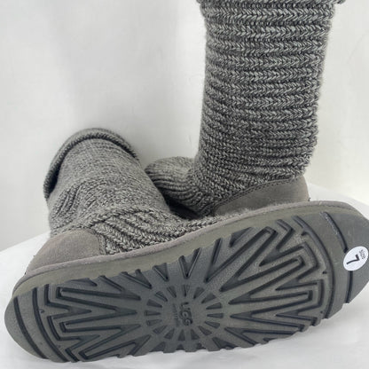 Gray W Shoe Size 7 UGG Boots