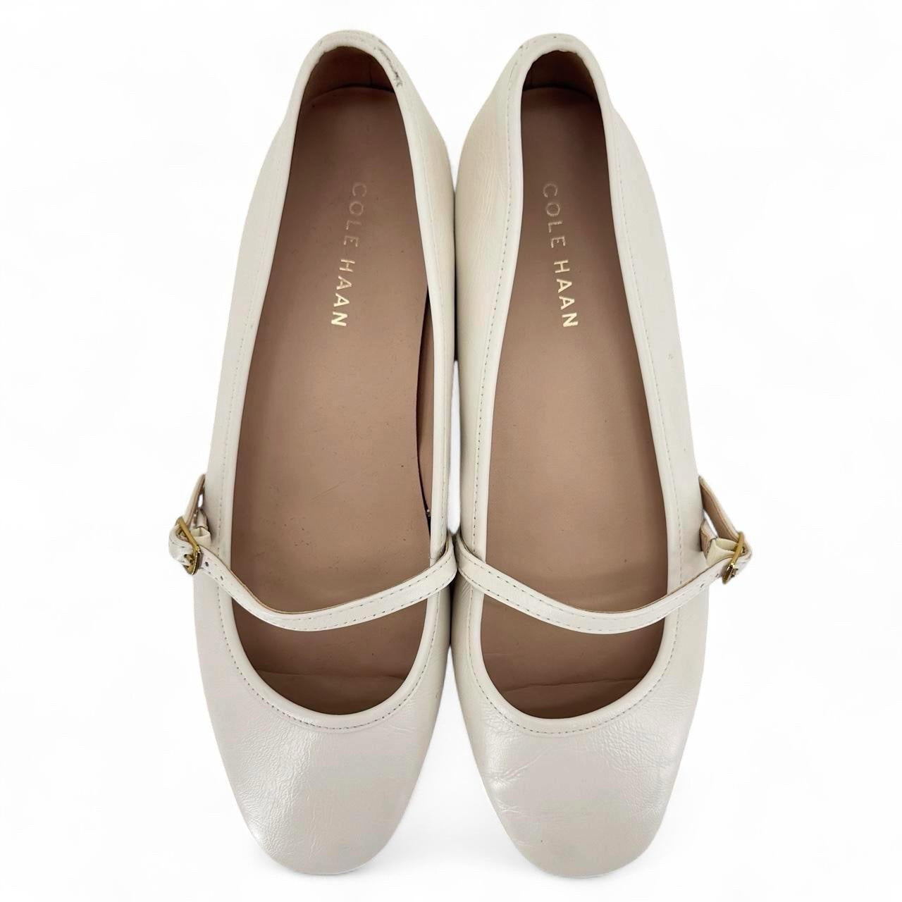 off white W Shoe Size 7 COLE HAAN Flats