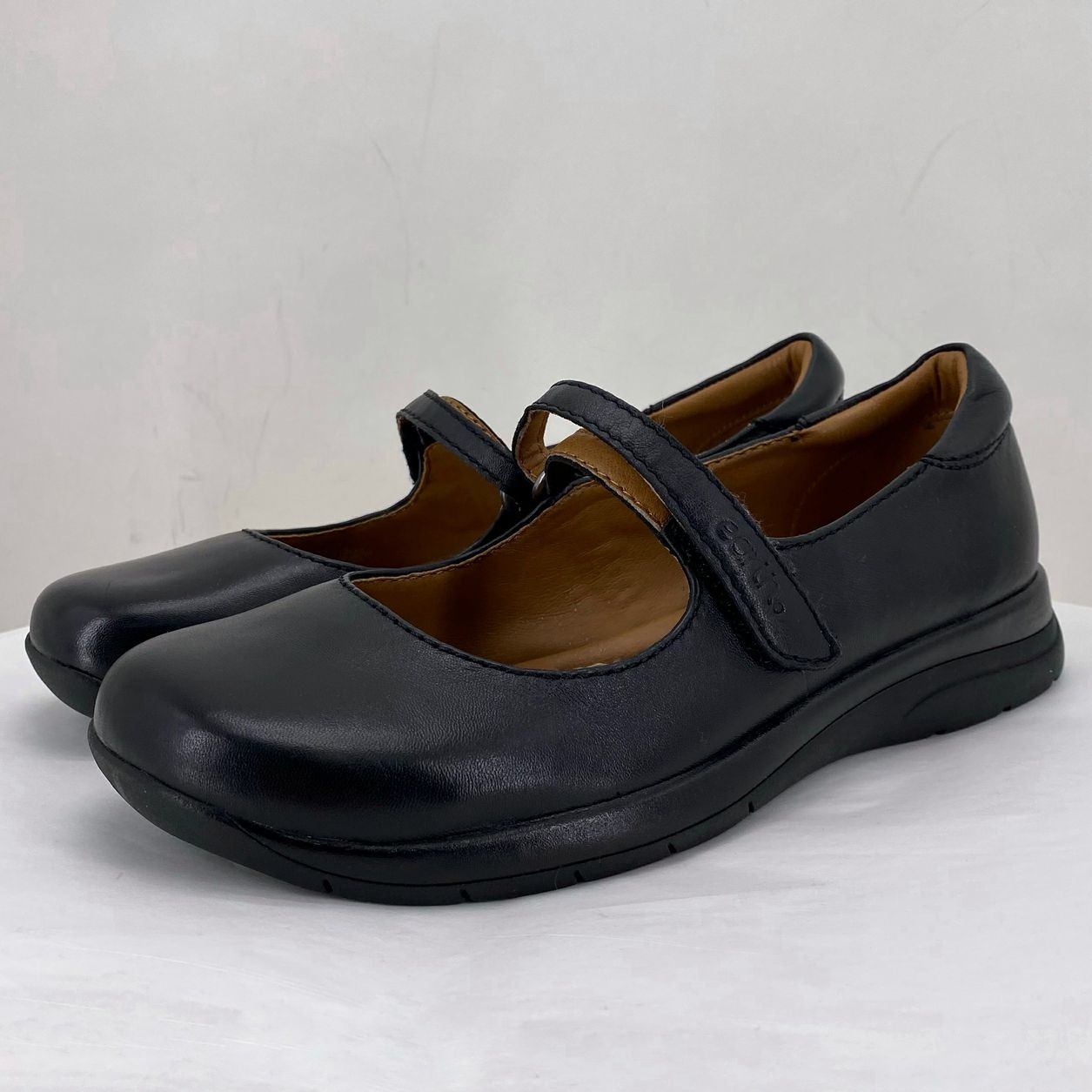 Black W Shoe Size 8.5 EARTH Flats