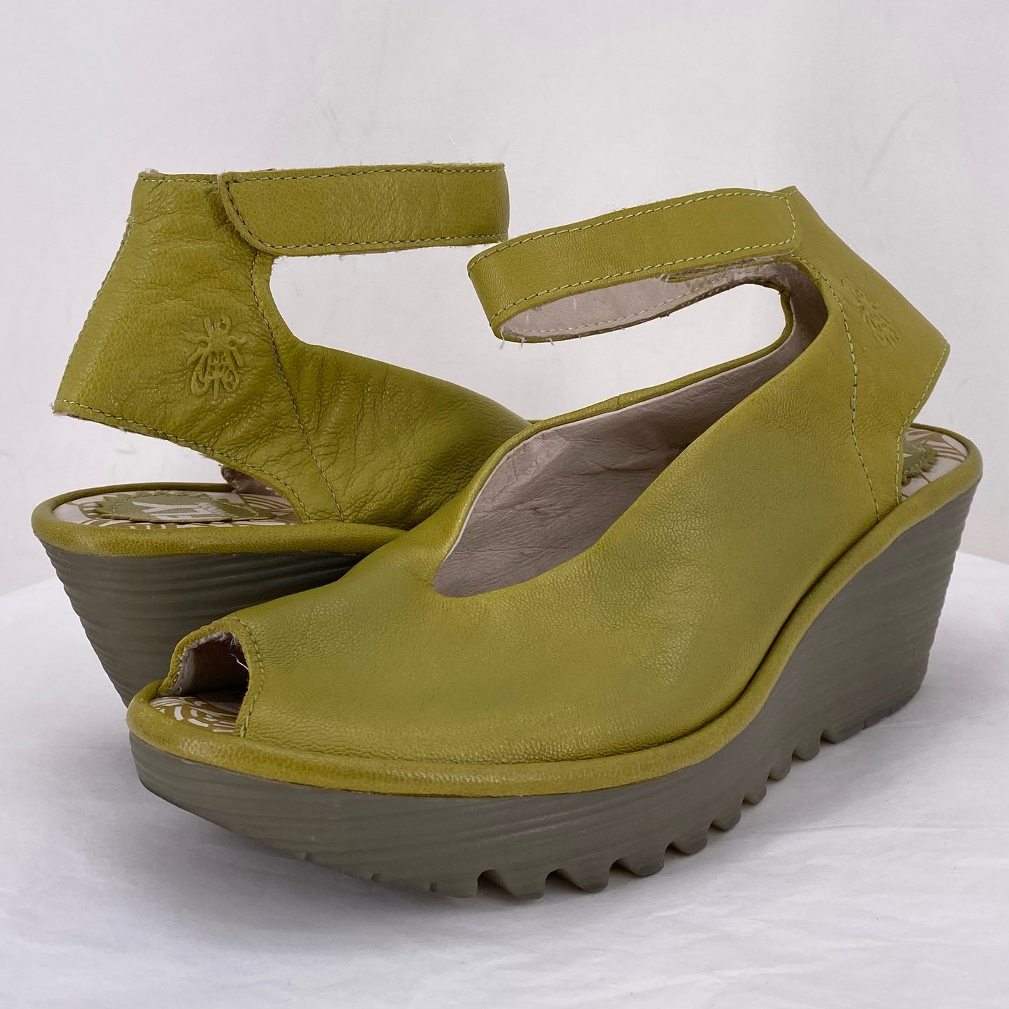Green W Shoe Size 38 LONDON FLY Sandals