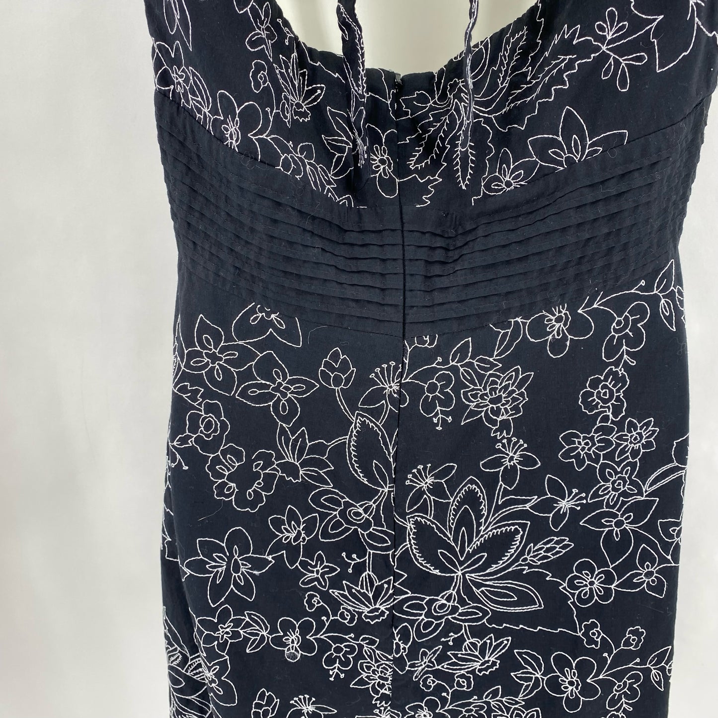 Size 10 WHITE HOUSE BLACK FLOWERS Dress