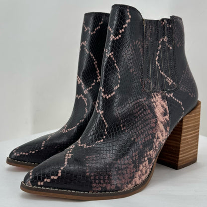 Black W Shoe Size 6.5 STEVE MADDEN shooties/booties