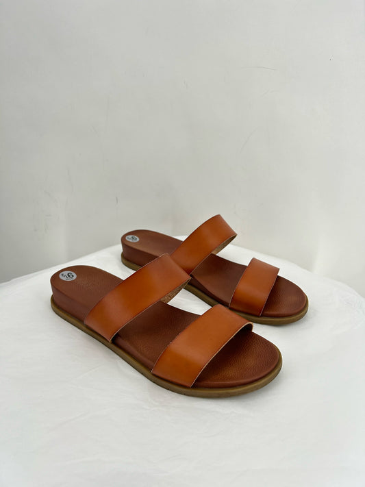 BROWN W Shoe Size 9.5 MIA Sandals