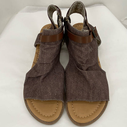 BROWN W Shoe Size 7 BLOWFISH Sandals