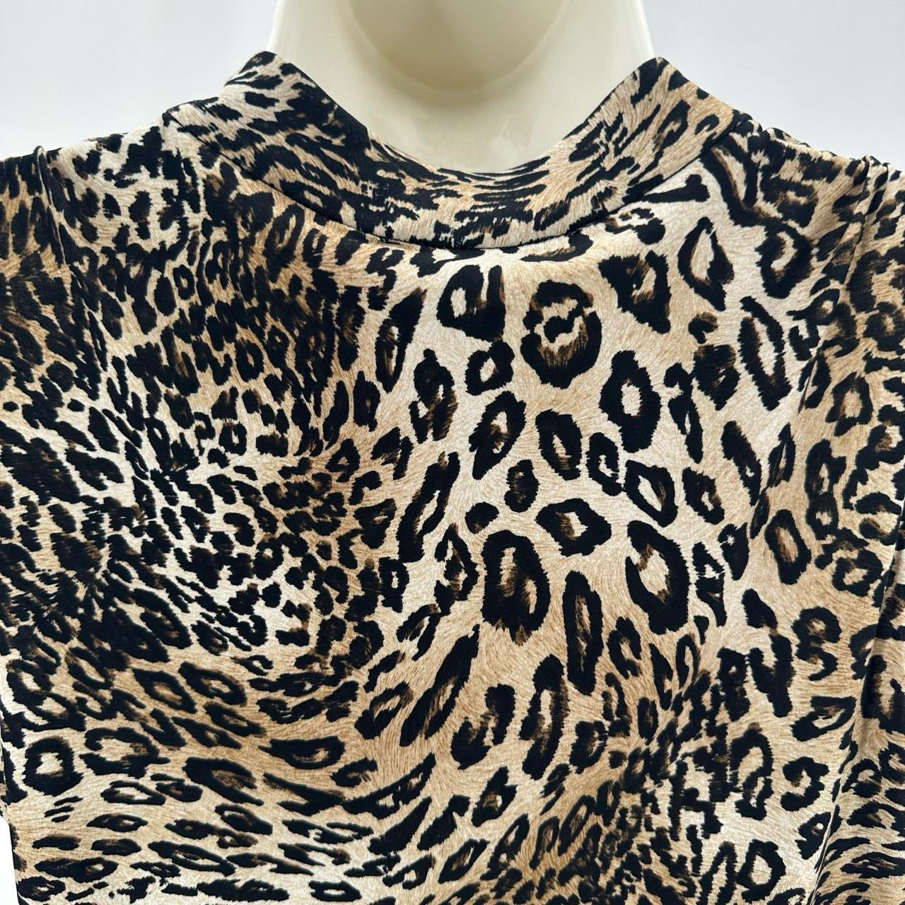 Size M KASPER LEOPARD Shirt