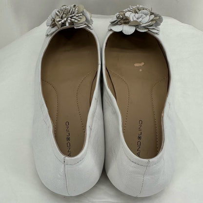 White W Shoe Size 10 BANDOLINO Flats