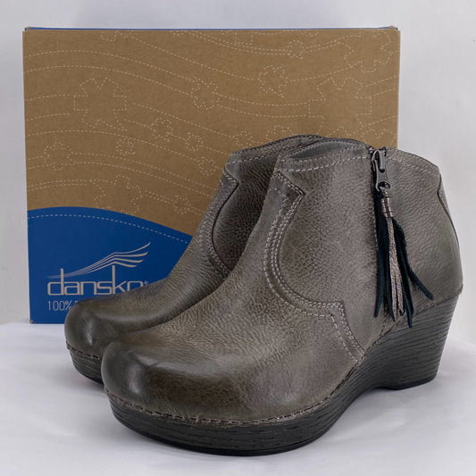 Gray W Shoe Size 39 DANSKO shooties/booties