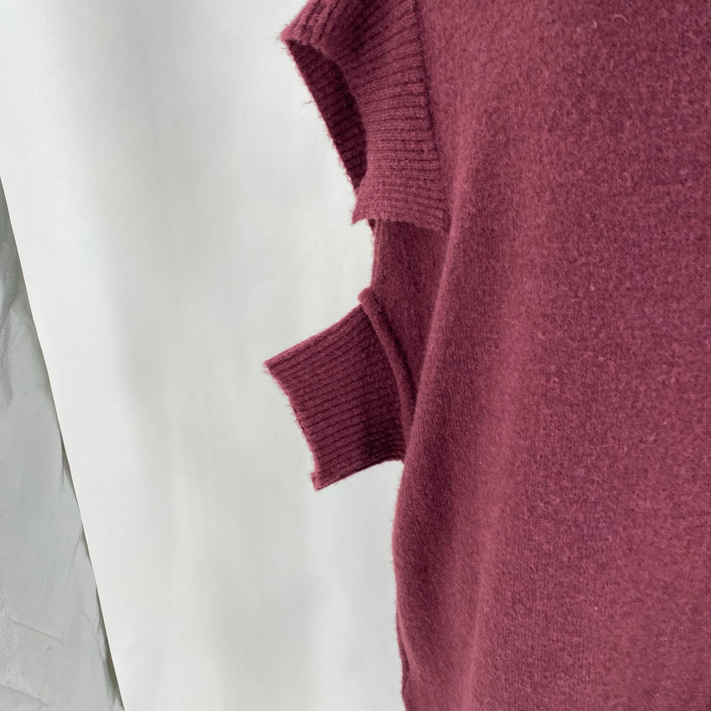 MOYURU Size M Sweater