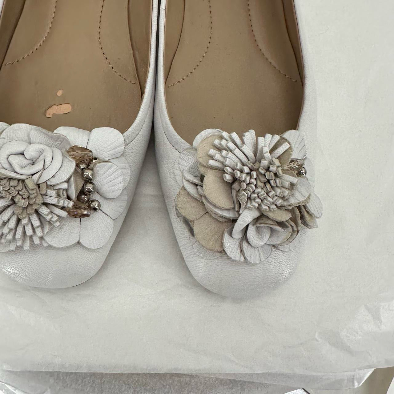 White W Shoe Size 10 BANDOLINO Flats