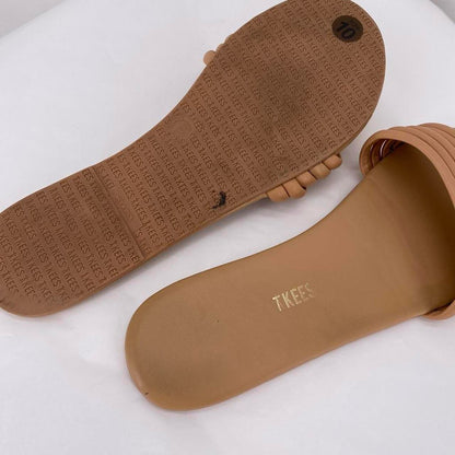 Taupe W Shoe Size 10 Sandals