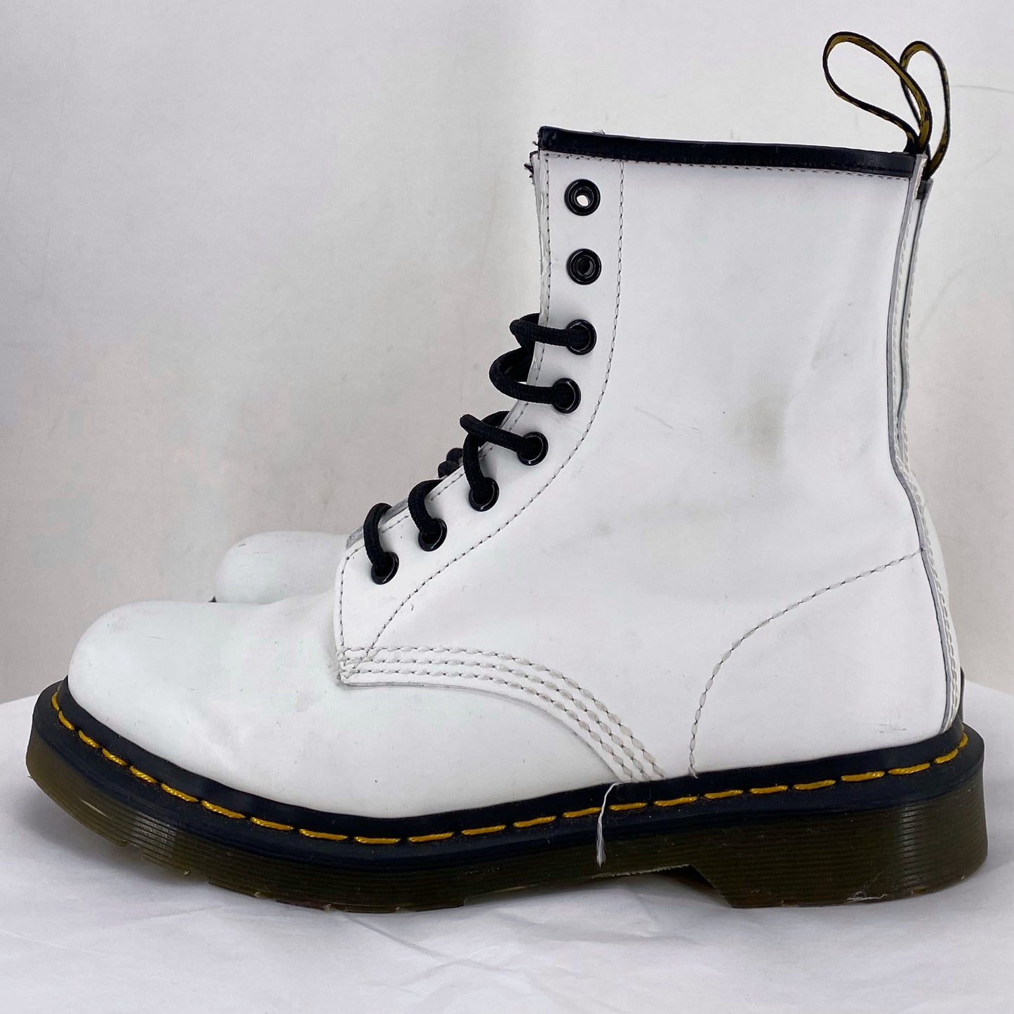 White W Shoe Size 8 DR. MARTENS Boots