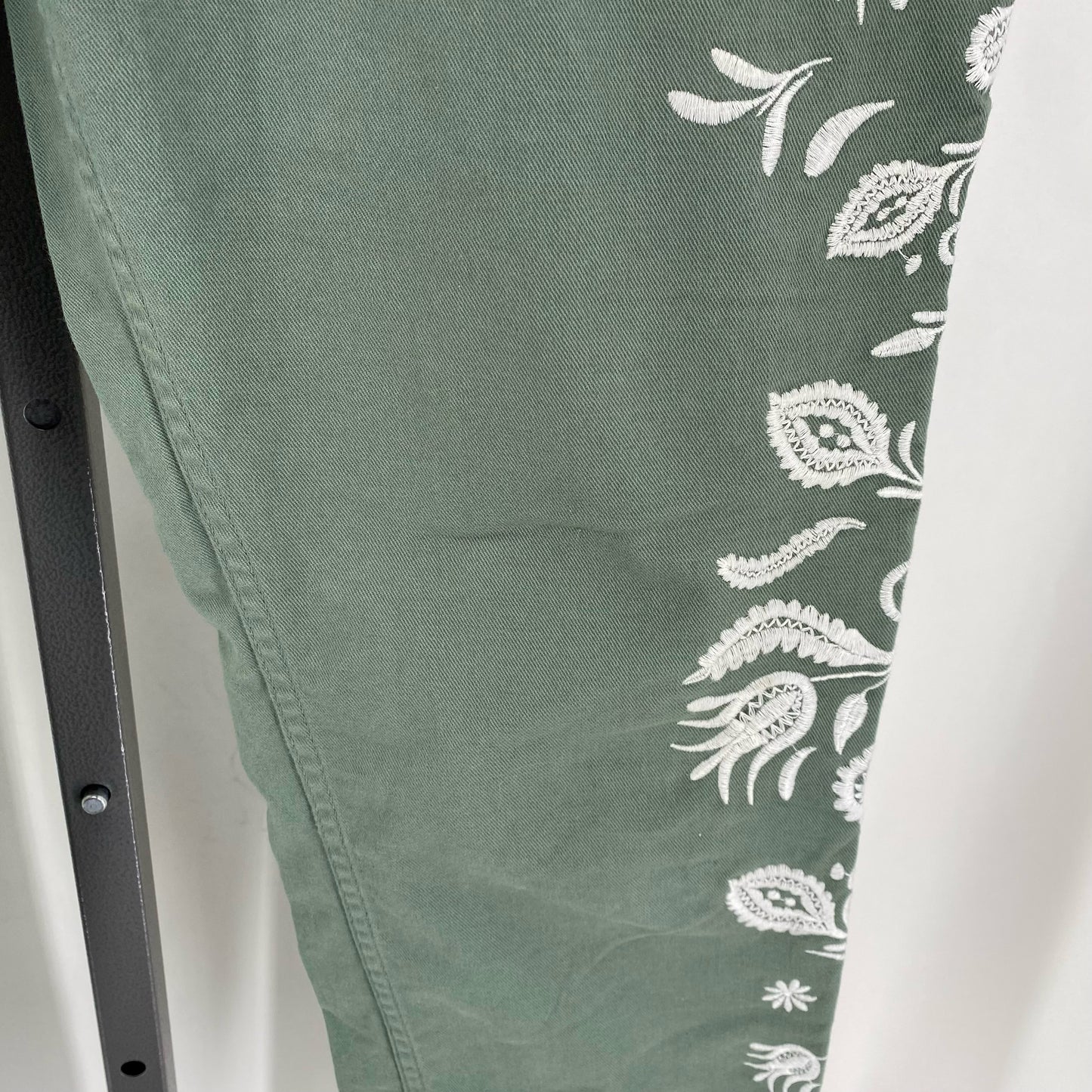 Size 10 BODEN FLOWERS Pants
