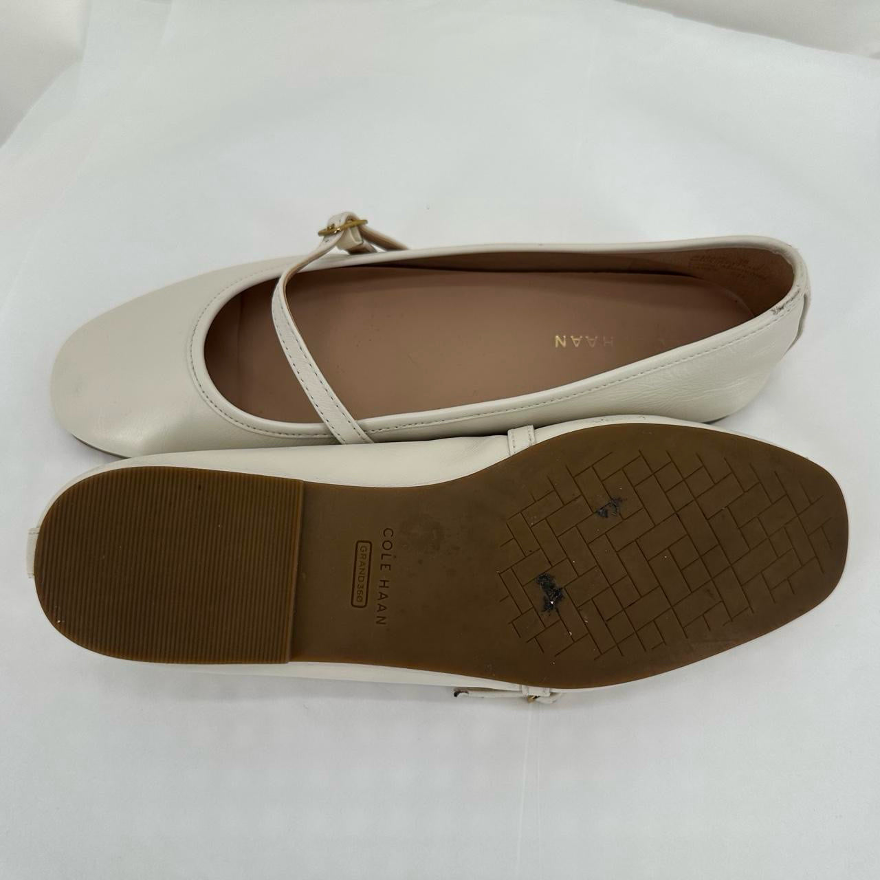 off white W Shoe Size 7 COLE HAAN Flats