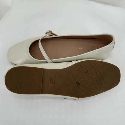 off white W Shoe Size 7 COLE HAAN Flats