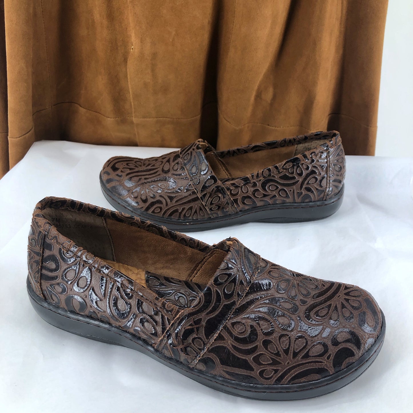 BROWN W Shoe Size 7 BOC Flats