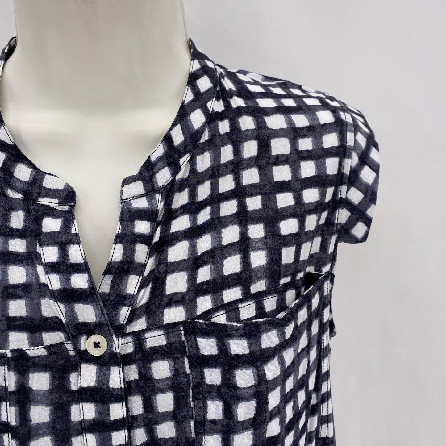 Size S 11.1.TVLHO SQUARES Shirt