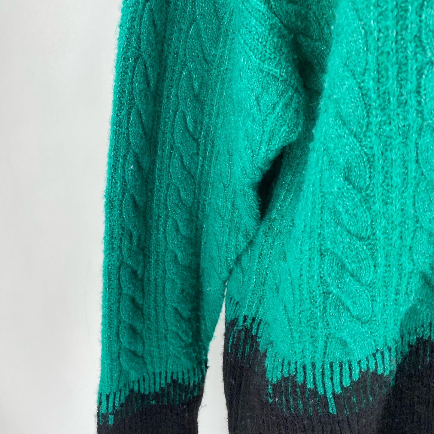 Size XL LIZ CLAIBORNE Sweater