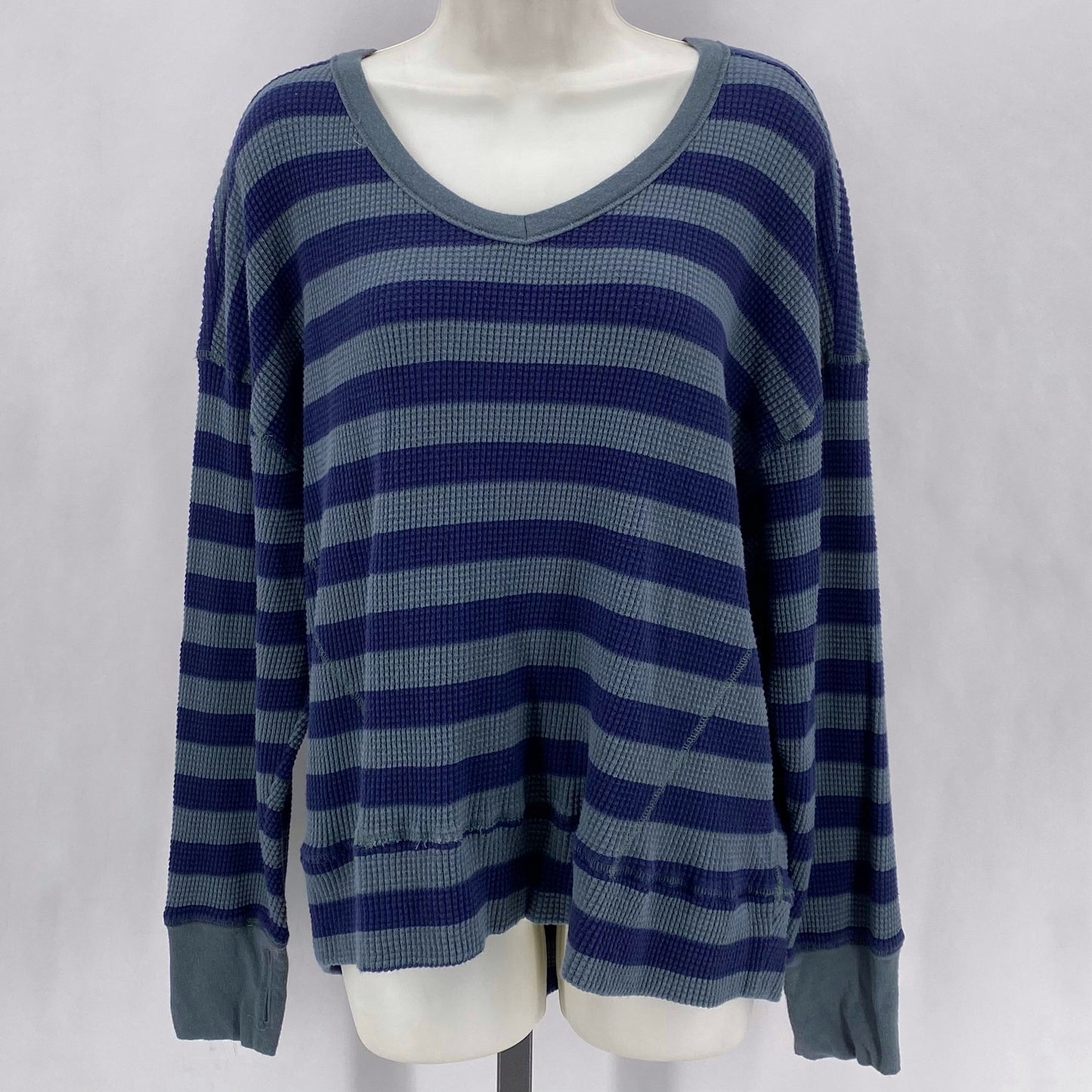 Size M OFFLINE Stripe Athletic Wear