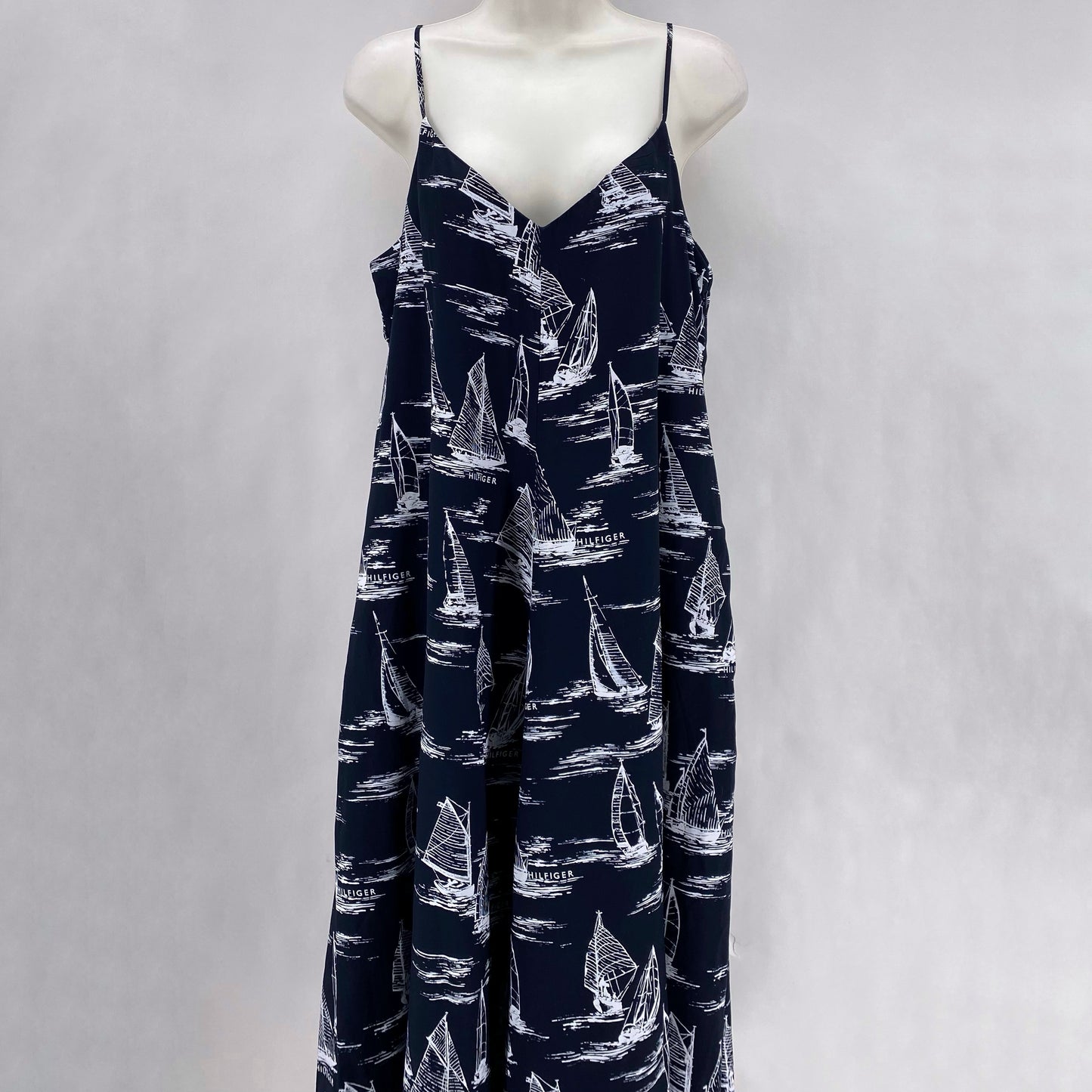 Size M TOMMY HILFIGER SAILBOATS Dress