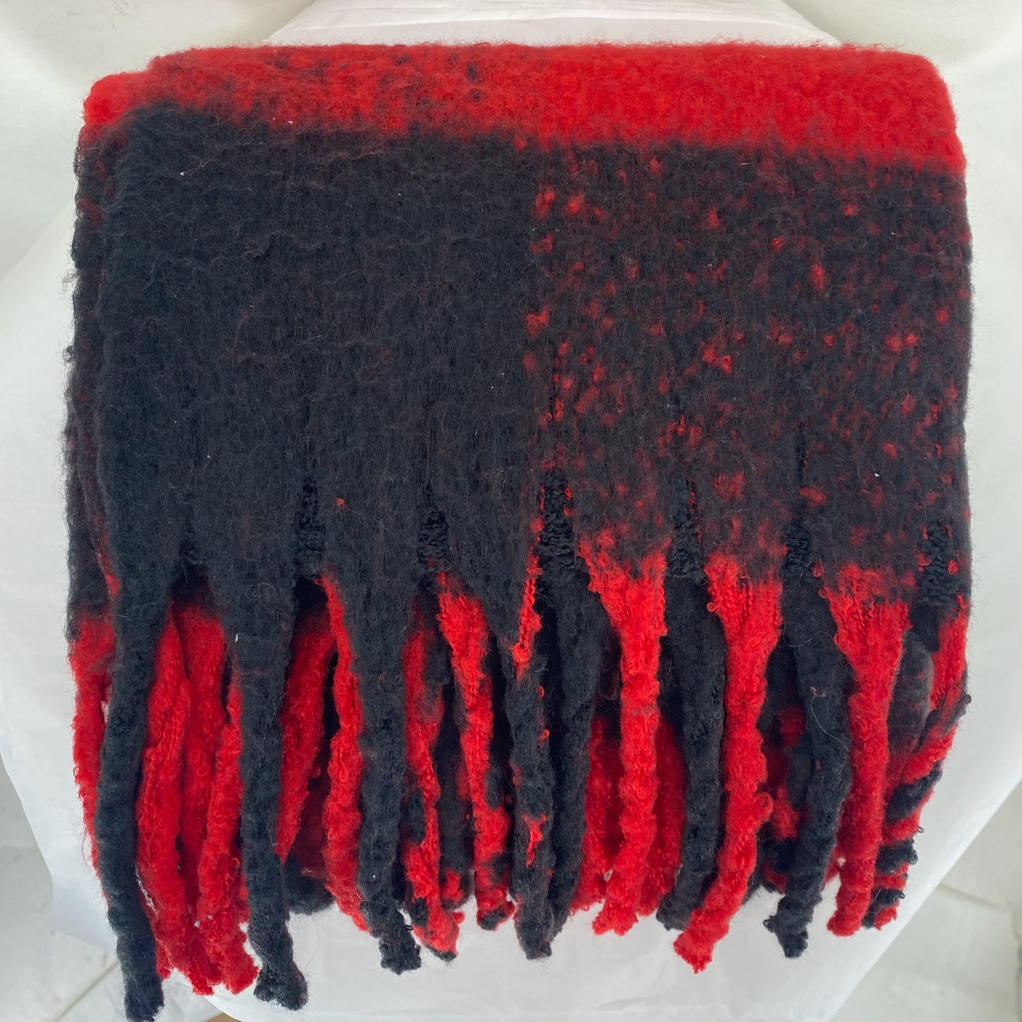 STEVE MADDEN BLACK/RED Scarf