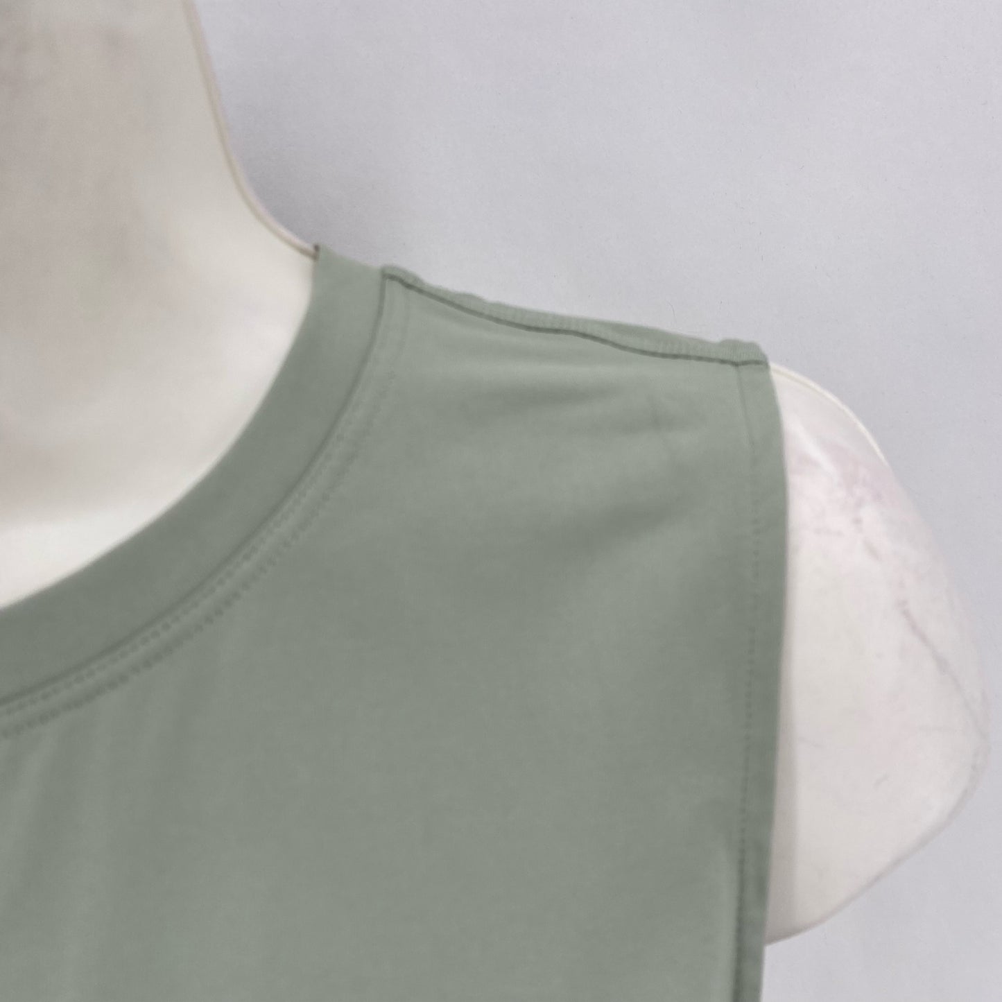 Size L LULULEMON Athletic Wear