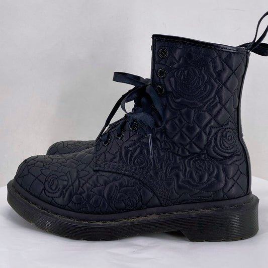 Black W Shoe Size 6 DR. MARTENS Boots