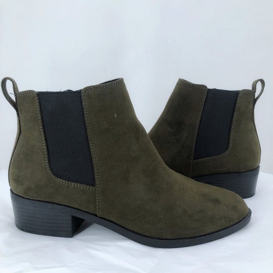 Green W Shoe Size 8 SO shooties/booties