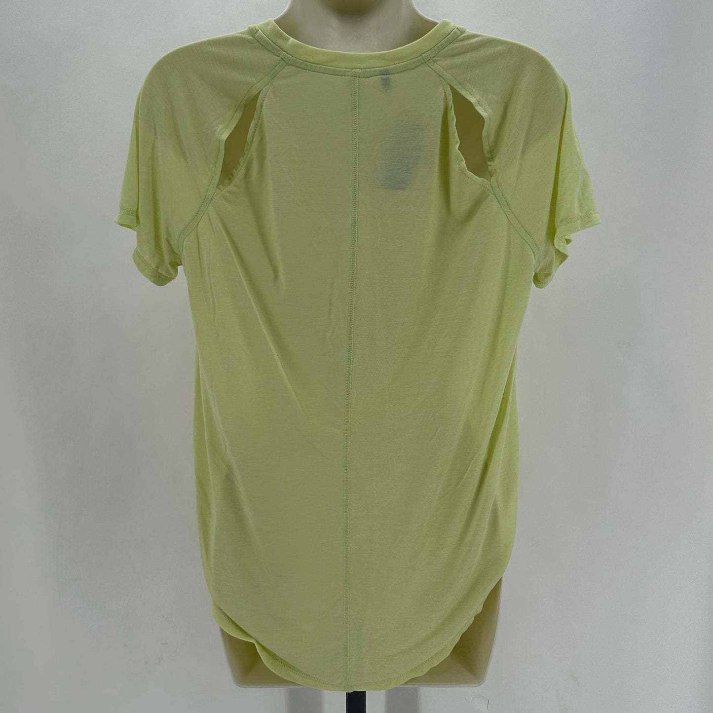 Size M UNDER ARMOUR Athletic Wear
